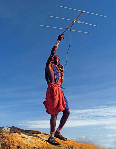 大声点，信号不好听不见！人物gif搞笑图片