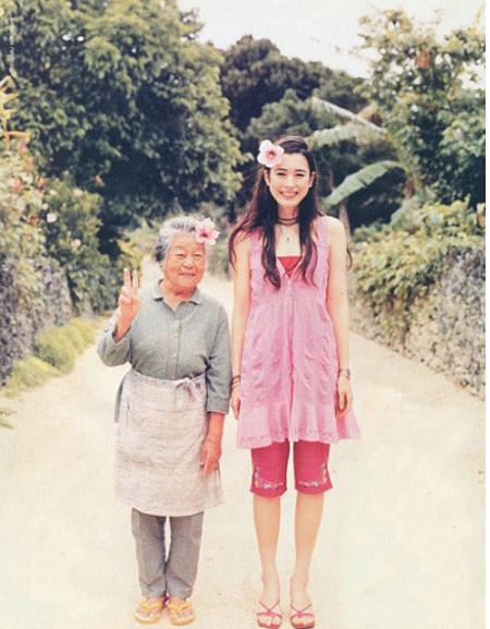 人老心不老，美丽的老太太人物gif搞笑图片