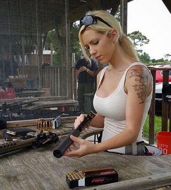 好想拥有这样的女保镖人物gif搞笑图片