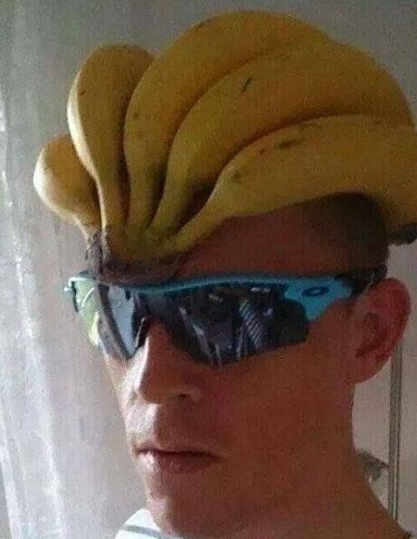 瞧瞧我新买的头盔怎么样人物gif搞笑图片