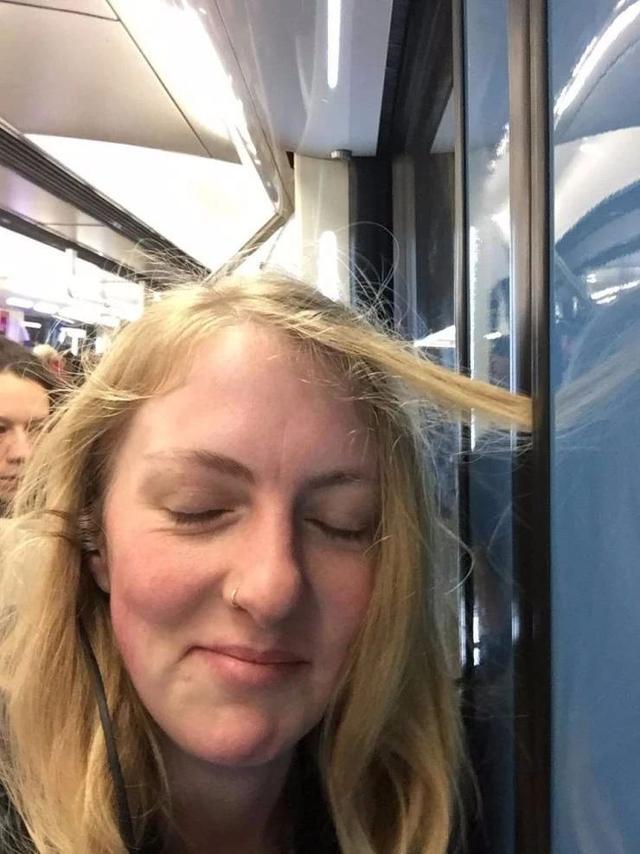 鼻子真勾人物gif搞笑图片