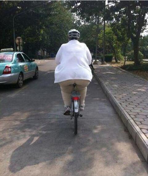 看的我菊花一紧人物gif搞笑图片