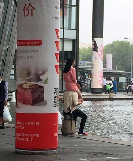 真是个贴心的老公人物gif搞笑图片