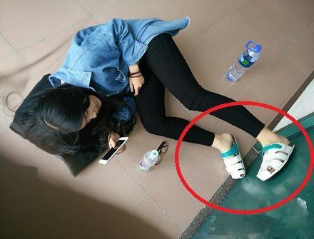 分享一只没带钥匙的门外汉人物gif搞笑图片