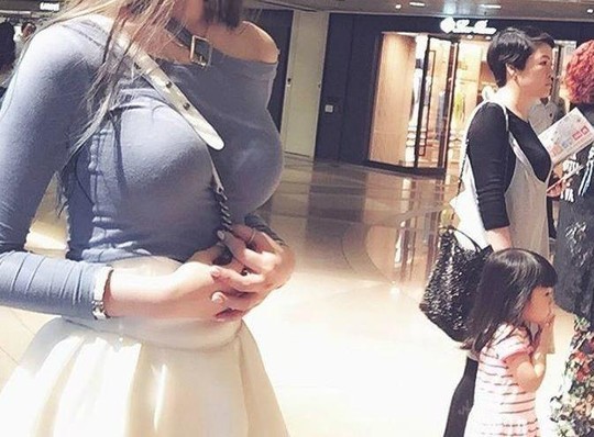 那个小朋友好可爱哦人物gif搞笑图片