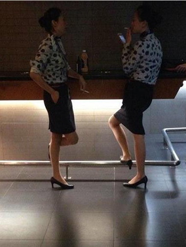 机场空服的气质，好有气势啊！人物gif搞笑图片