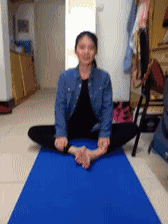 妹子该吃药了人物gif搞笑图片