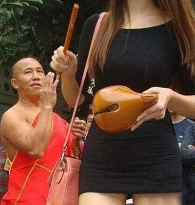 大师的眼神为何充满不屑？人物gif搞笑图片