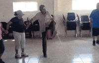 大妈，你为什么不按套路走，你这么大块头谁hold住你人物gif搞笑图片