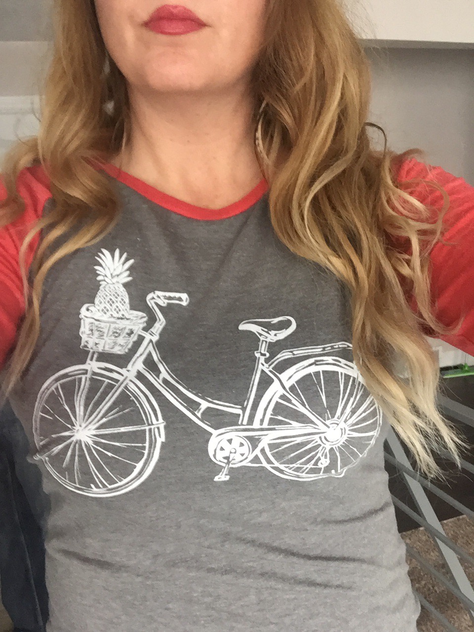 妹子，你的自行车需要充气吗？人物gif搞笑图片