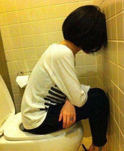 菇凉，你肿么了？人物gif搞笑图片