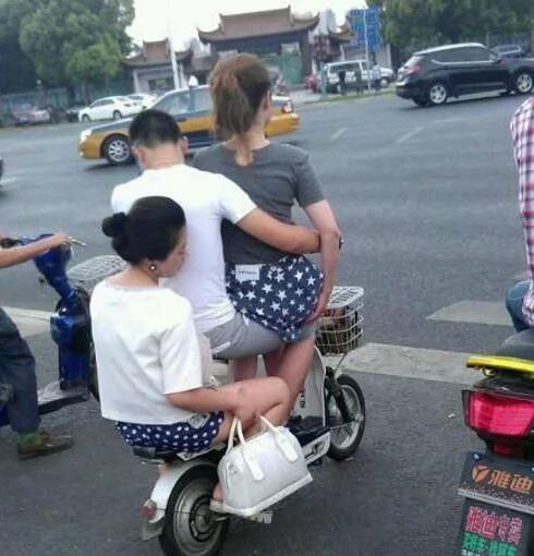 关系太乱了，我只想知道哪个是你的媳妇人物gif搞笑图片