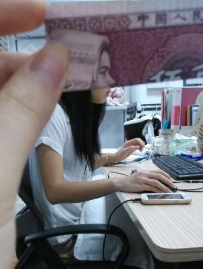 一点违和感都没有人物gif搞笑图片