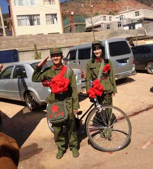 旅游结婚，特别有意思吧？人物gif搞笑图片