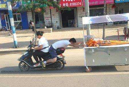 一种力学错觉的赶脚...人物gif搞笑图片