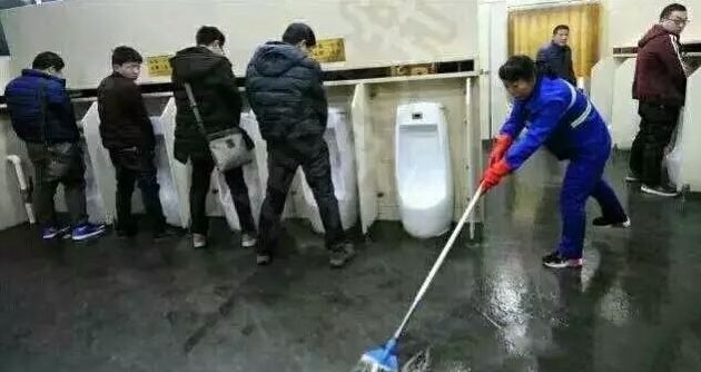 大姐，能不能动作快点，兄弟们快崩溃了人物gif搞笑图片