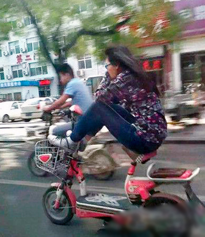 追风的妹子人物gif搞笑图片