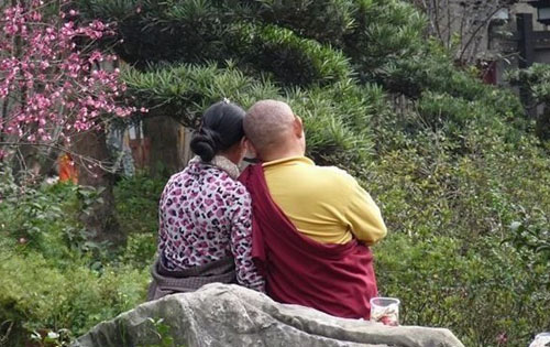 这个世界太疯狂人物gif搞笑图片