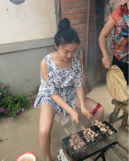 看这马步扎的，一定练过人物gif搞笑图片