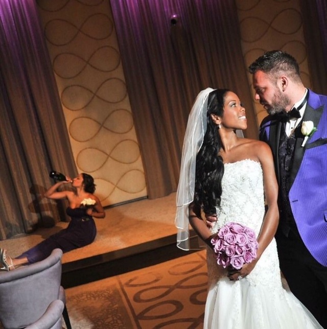 哎，有人欢喜有人愁啊人物gif搞笑图片