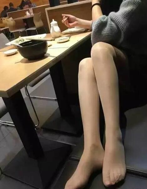 你这样想让别的客人怎么吃饭？太没素质了人物gif搞笑图片