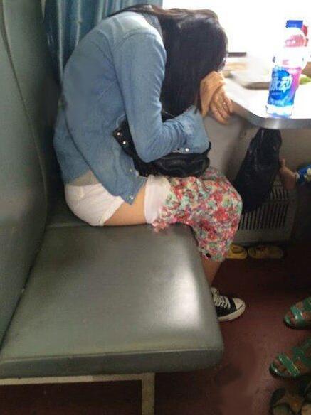 顿时没了困意人物gif搞笑图片