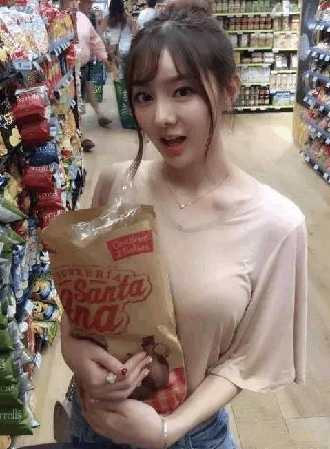 女朋友天天要逛街买吃，我还要不要她？人物gif搞笑图片