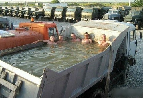 要不要下来一起~人物gif搞笑图片