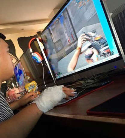 电子竞技没有受伤这一说人物gif搞笑图片