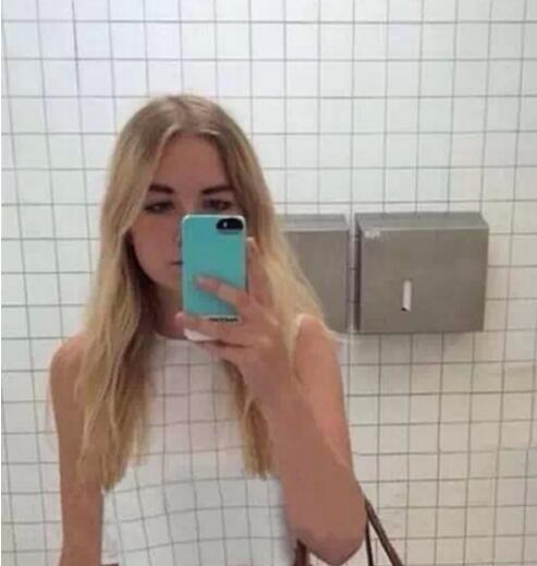 穿了一件隐身衣人物gif搞笑图片