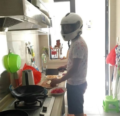 我长这么帅，一定要保护好脸蛋人物gif搞笑图片