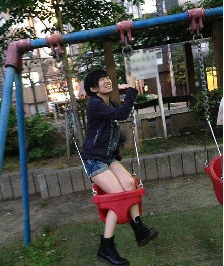 进不去出不来感觉好痛苦人物gif搞笑图片