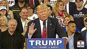 右下角这俩同学，你们旁若无人卿卿我我的时候能想到前面的人可是未来总统呢？人物gif搞笑图片