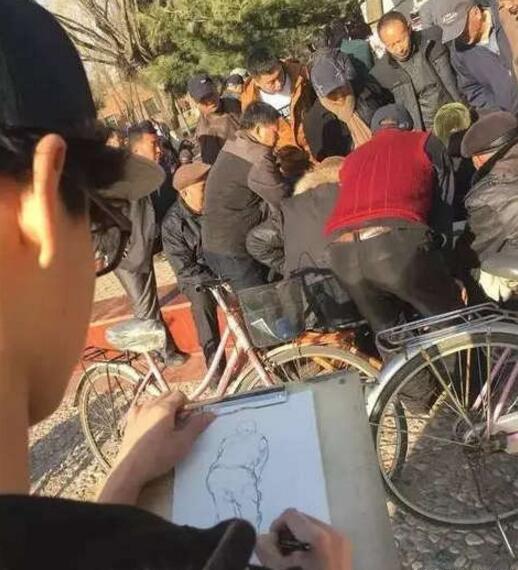 到这来采风，口味略重人物gif搞笑图片