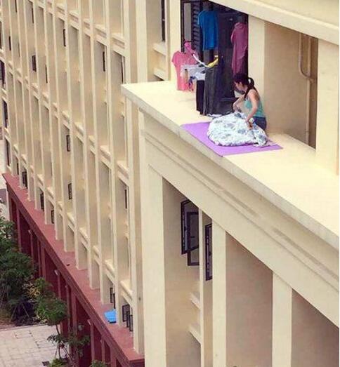 肯定是个贤妻良母人物gif搞笑图片