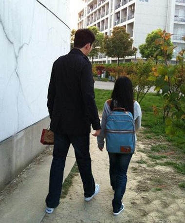 最励志的情侣~人物gif搞笑图片