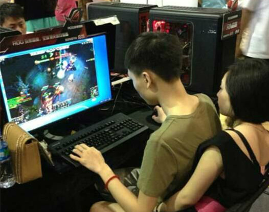 有这样的女友，还要队友干啥人物gif搞笑图片