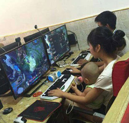 有出息的儿媳妇，带出来的孙子，将来一定能当好孙子人物gif搞笑图片