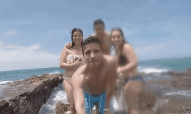 拍个片容易么我人物gif搞笑图片