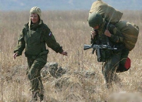 男女不平等呀人物gif搞笑图片