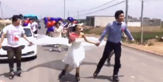 看看什么叫飞一般的婚礼人物gif搞笑图片