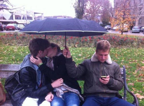 男人可以是一辈子的好朋友啊！人物gif搞笑图片