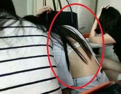 前面的小姐姐肿么了人物gif搞笑图片