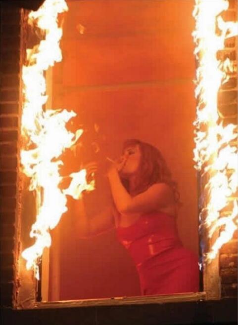 淡定姐告诉你什么才叫真正的淡定人物gif搞笑图片