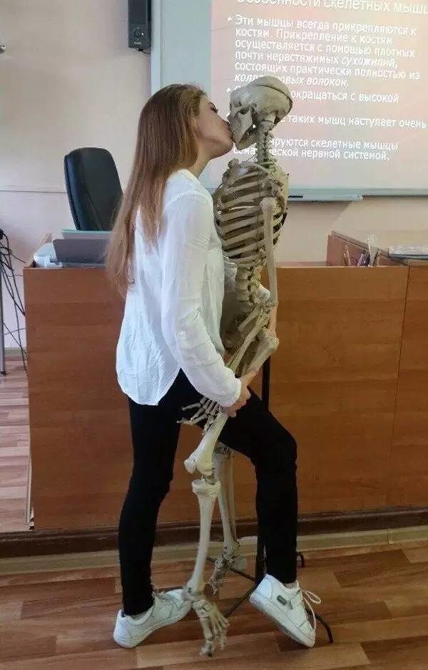 放开那个女孩人物gif搞笑图片