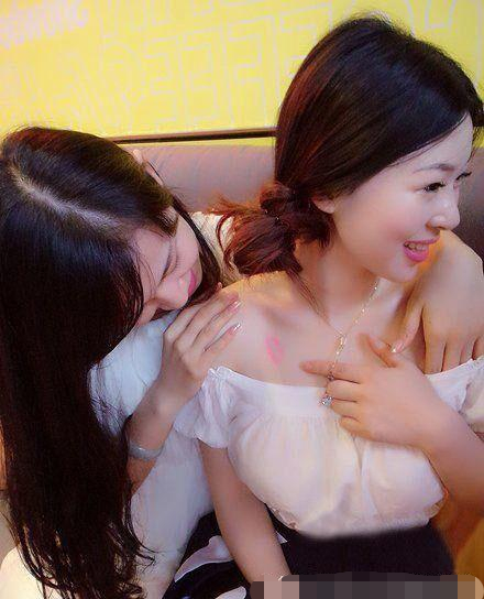 这个唇印估计是个妹纸亲上去的，回家老公会相信吗人物gif搞笑图片