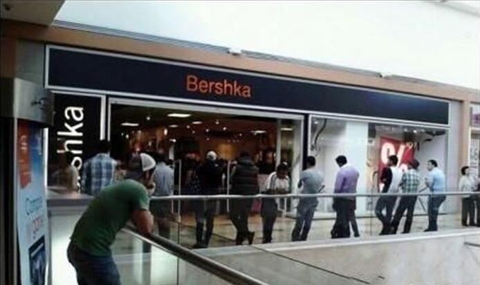 陪女人逛街的可怜男人们人物gif搞笑图片