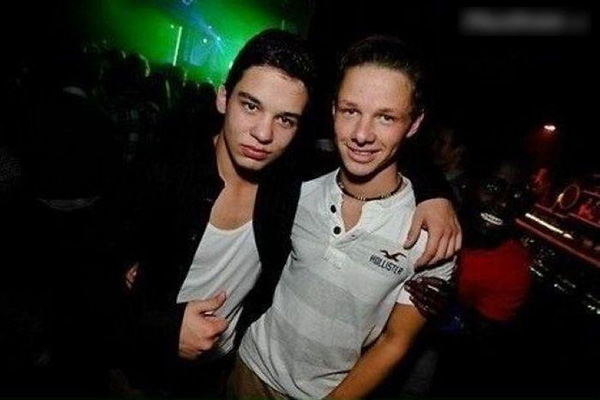 要不是牙比较白，我都没看出来这是三人人物gif搞笑图片