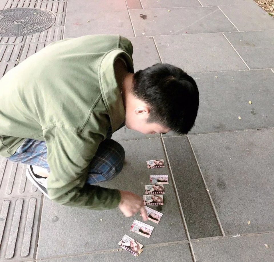 搁这选妃？人物gif搞笑图片