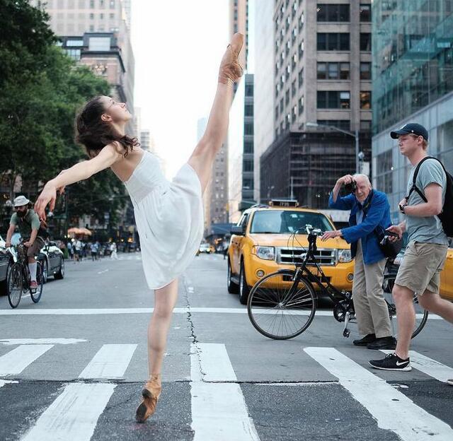 大爷，你赢了人物gif搞笑图片